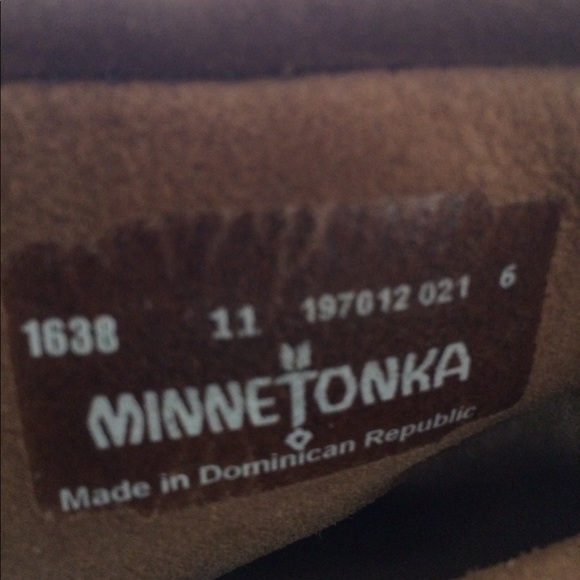 Minnetonka 3 layer fringe boots brand new! - Picture 8 of 8